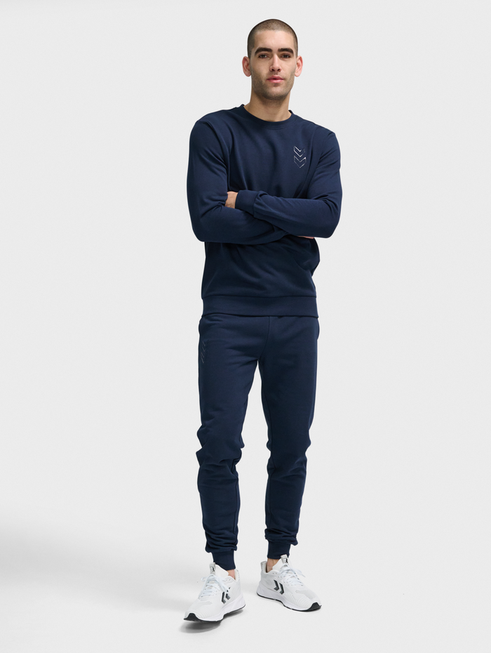 hmlACTIVE SWEATSHIRT, TOTAL ECLIPSE, model
