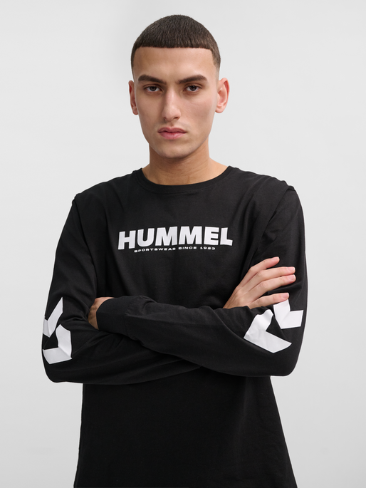 hmlLEGACY SWEATSHIRT, BLACK, model