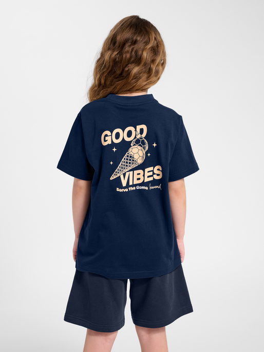 hmlJR REG GRAPHIC T-SHIRT S/S, DRESS BLUES, model