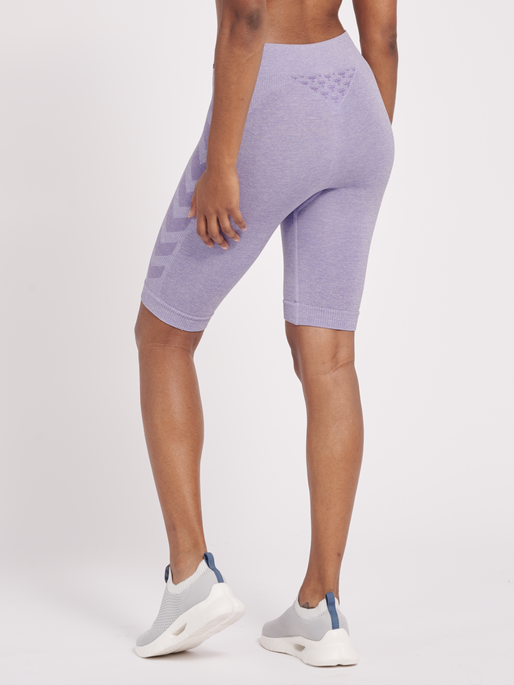 hmlCI SEAMLESS CYCLING SHORTS, LAVENDER MELANGE, model