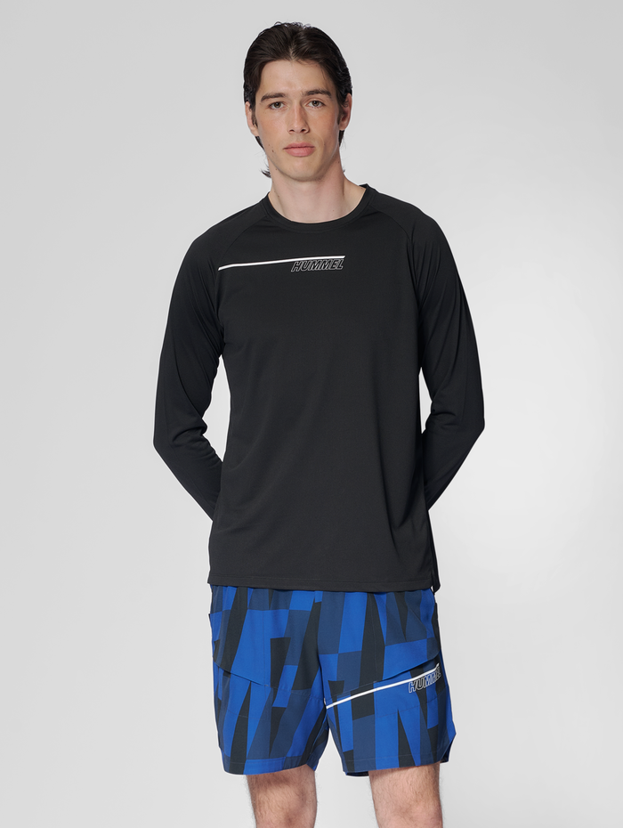 hmlCOURT LIGHT WEIGHT T-SHIRT L/S, BLACK, model