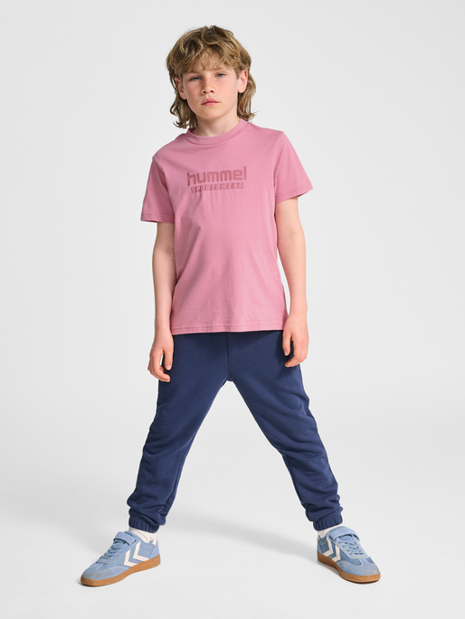 hmlJR BASE T-SHIRT S/S, POLIGNAC, model