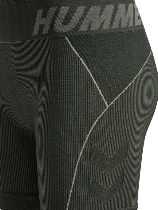 hmlTE CHRISTEL SEAMLESS SHORTS, CLIMBING IVY/SEAGRASS MELANGE, packshot