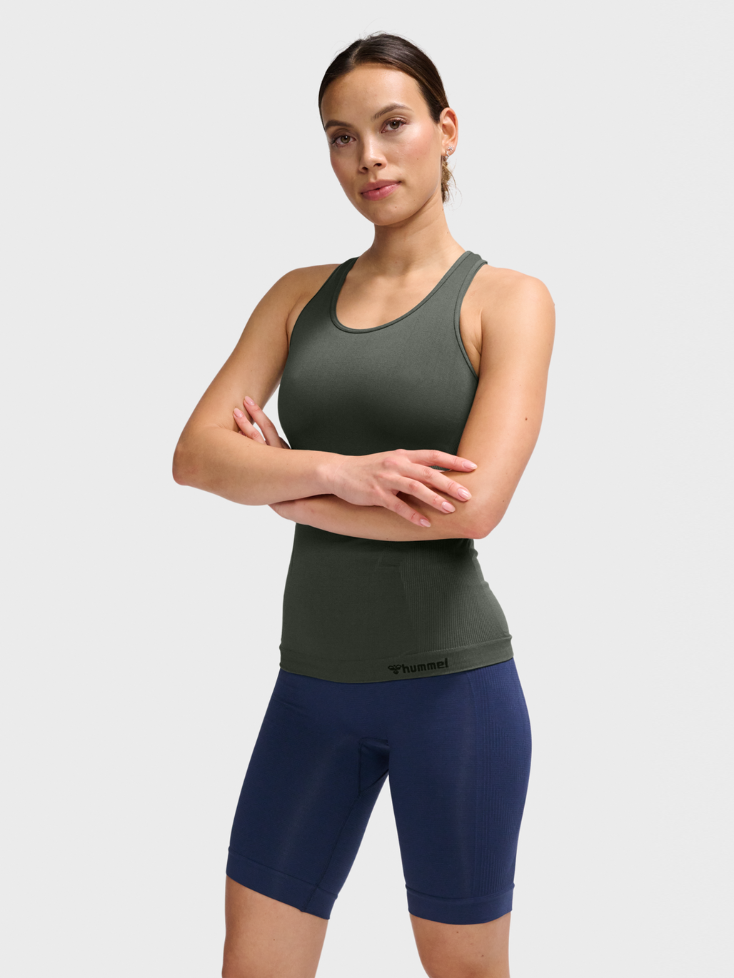 hmlTIF SEAMLESS TOP, CLIMBING IVY, model