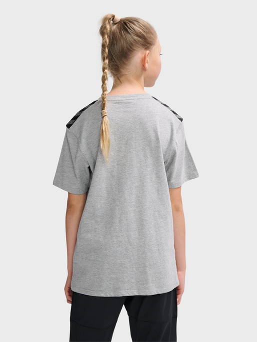hmlAUTHENTIC CO T-SHIRT S/S KIDS, GREY MELANGE, model