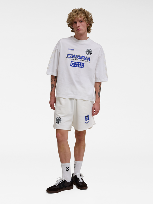 hmlOVERSIZED T-SHIRT GAMBA, WHITE, model