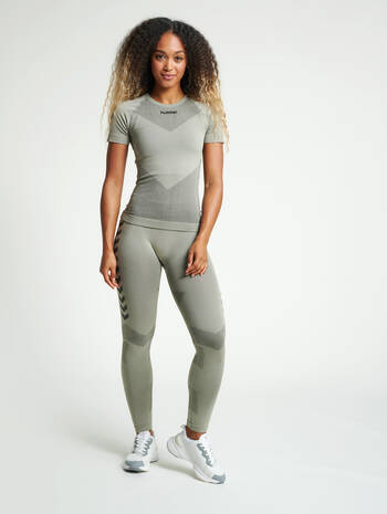 HUMMEL FIRST SEAMLESS JERSEY S/S W, LONDON FOG, model