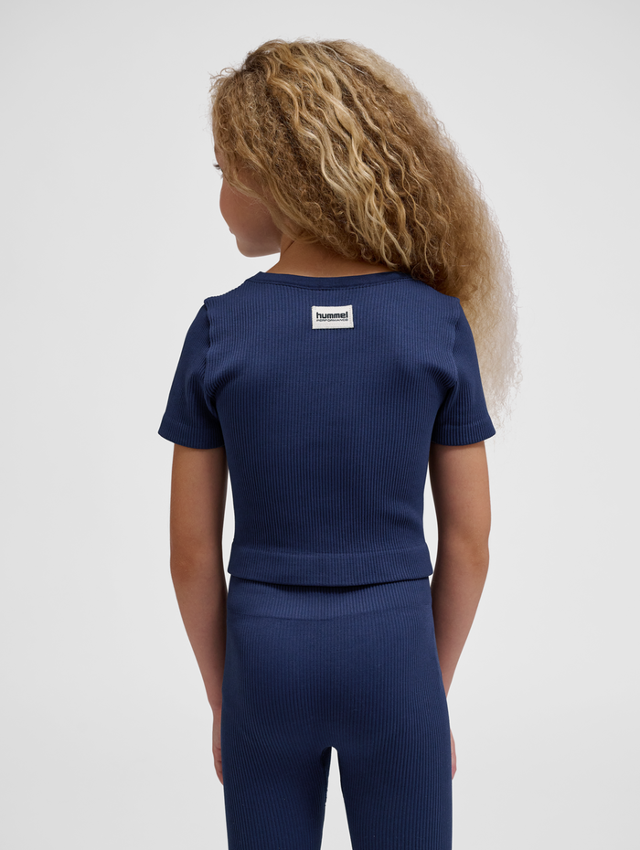 hmlJR SEAMLESS RIB T-SHIRT S/S, BLACK IRIS, model
