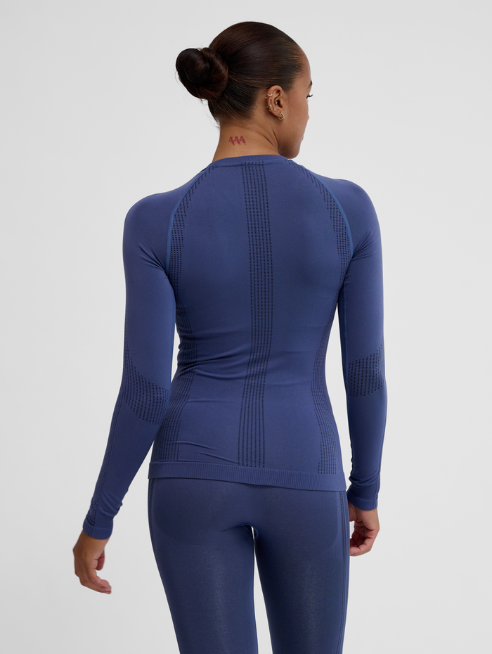 hmlMT SHAPING SEAMLESS T-SHIRT L/S, BLUE INDIGO, model