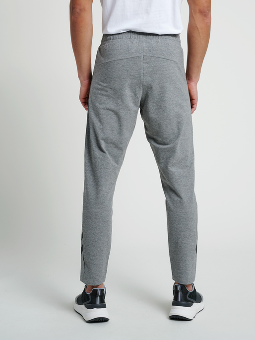 hmlRAY 2.0 TAPERED PANTS, DARK GREY MELANGE, model