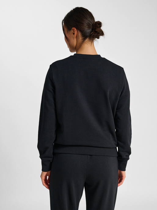 hmlPULSE W SWEAT CREWNECK, BLACK, model