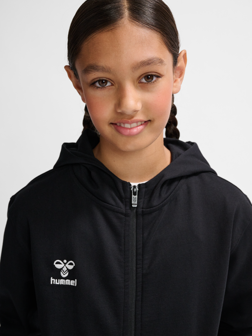 hmlGO 2.0 ZIP HOODIE KIDS, BLACK, model