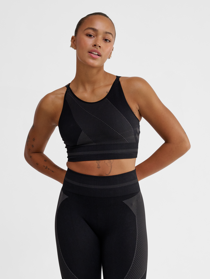 hmlUNITY SEAMLESS BRA, BLACKENED PEARL, model