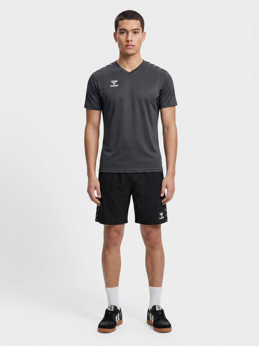 hmlAUTHENTIC WOVEN SHORTS, BLACK, model