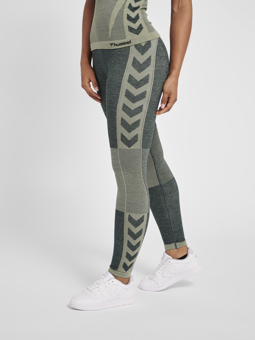 hmlCLEA SEAMLESS MID WAIST TIGHTS, DARKEST SPRUCE, model