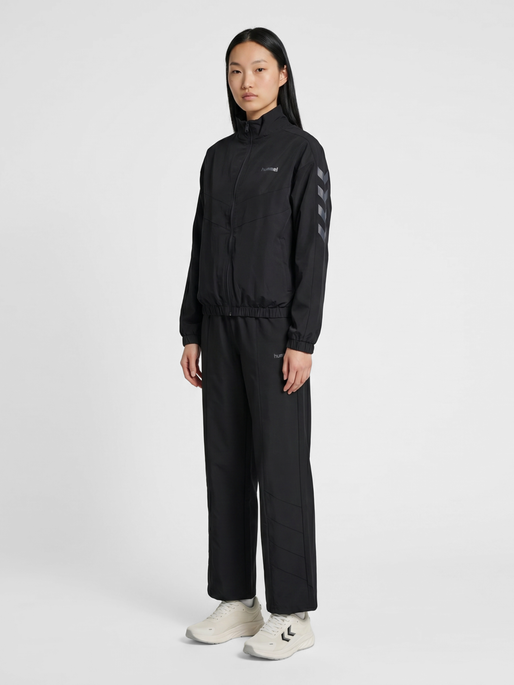 hmlARCHIVE W TRACK JACKET, BLACK, model
