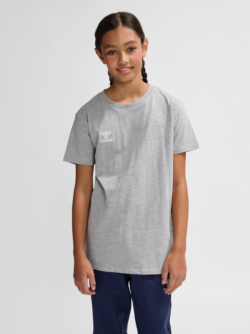 hmlGO 2.0 T-SHIRT S/S KIDS, GREY MELANGE, model