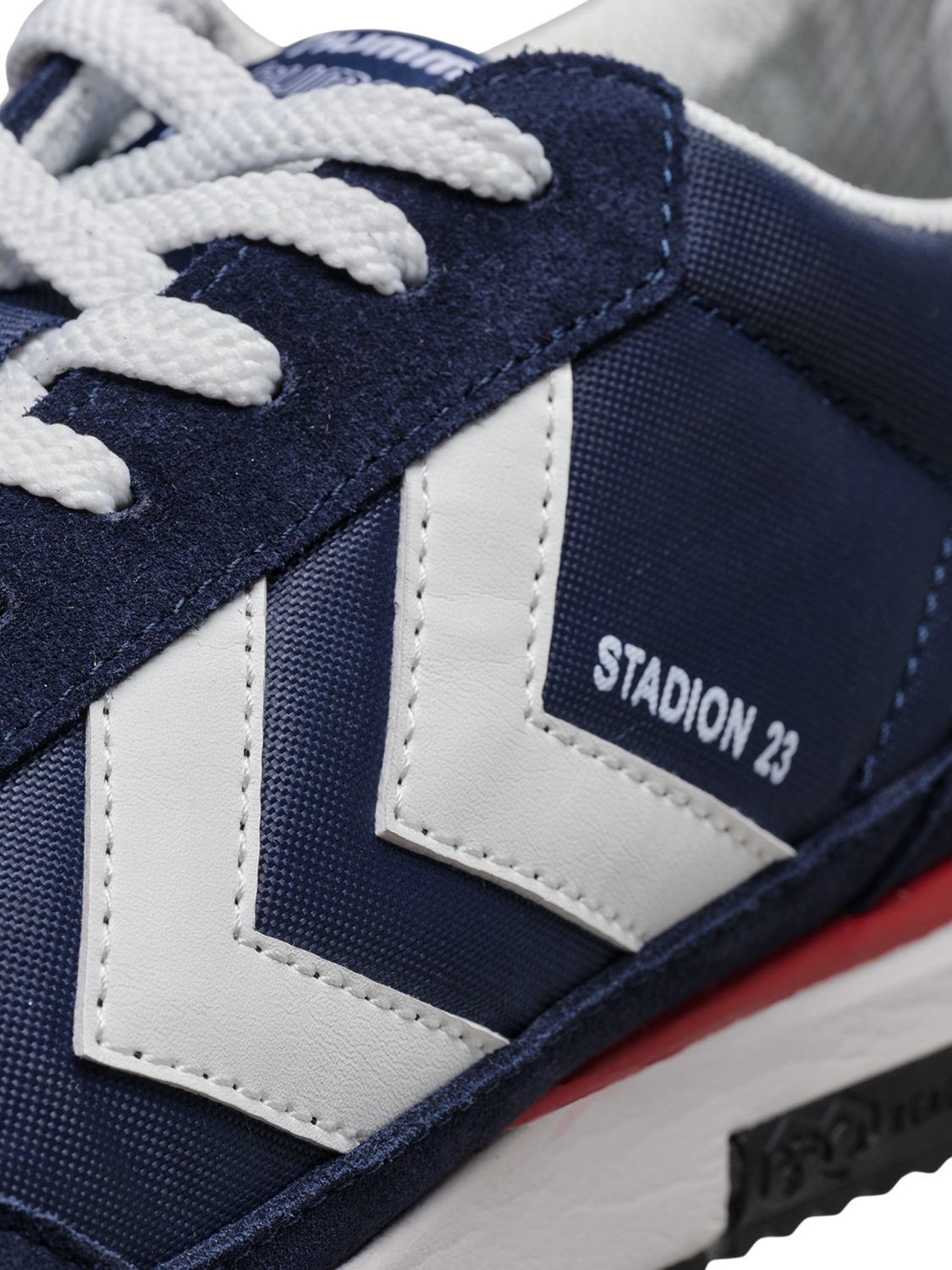 STADION 23, BLACK IRIS, packshot