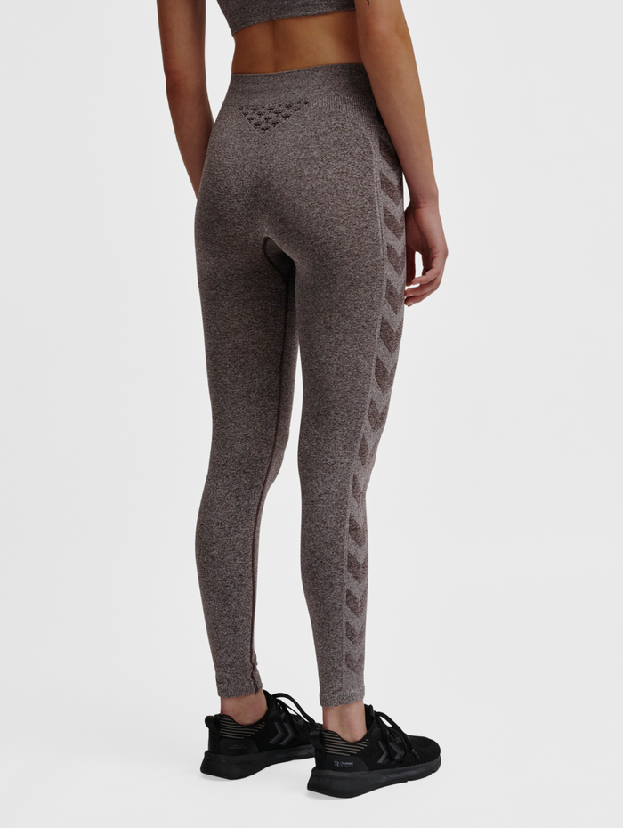 hmlCI SEAMLESS MID WAIST TIGHTS, CHOCOLATE PLUM MELANGE, model