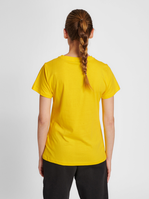 hmlRED BASIC T-SHIRT S/S WOMAN, EMPIRE YELLOW, model