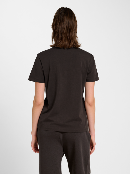 hmlPULSE W T-SHIRT, AFTER DARK, model