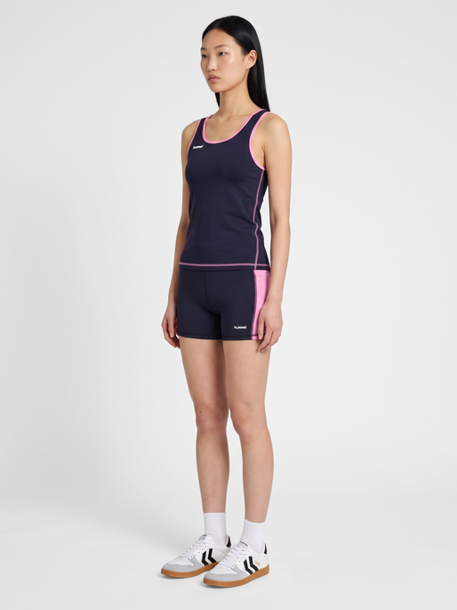 hmlI-D SWIFT SHORT TIGHTS, NIGHT SKY, model