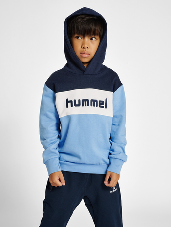 hmlMORTEN HOODIE, DUSK BLUE, model