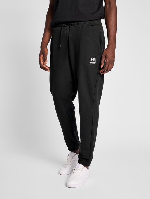 hmlLP10 LOOSE SWEATPANTS, BLACK, model