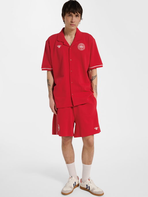 DBU 26 FAN KNITTED SHORTS, TANGO RED, model