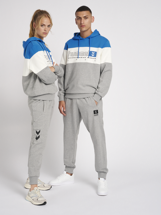 hmlLGC MUSA HOODIE, DEEP WATER, model