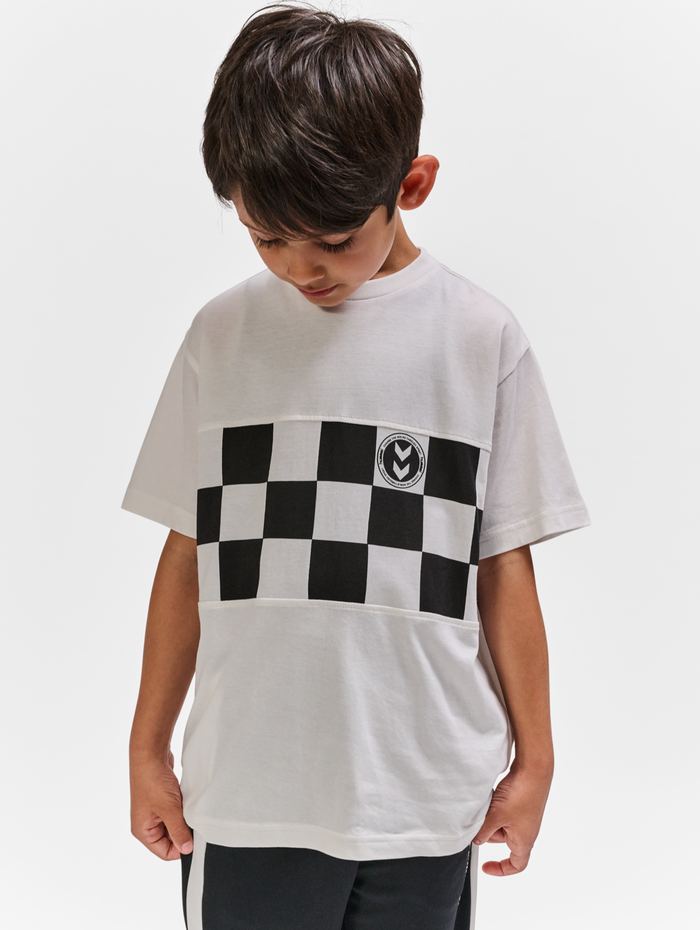 hmlRUNNER T-SHIRT S/S, MARSHMALLOW, model