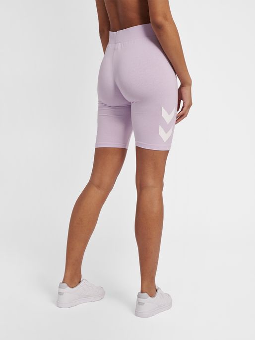 hmlLEGACY WOMAN TIGHT SHORTS, PASTEL LILAC, model