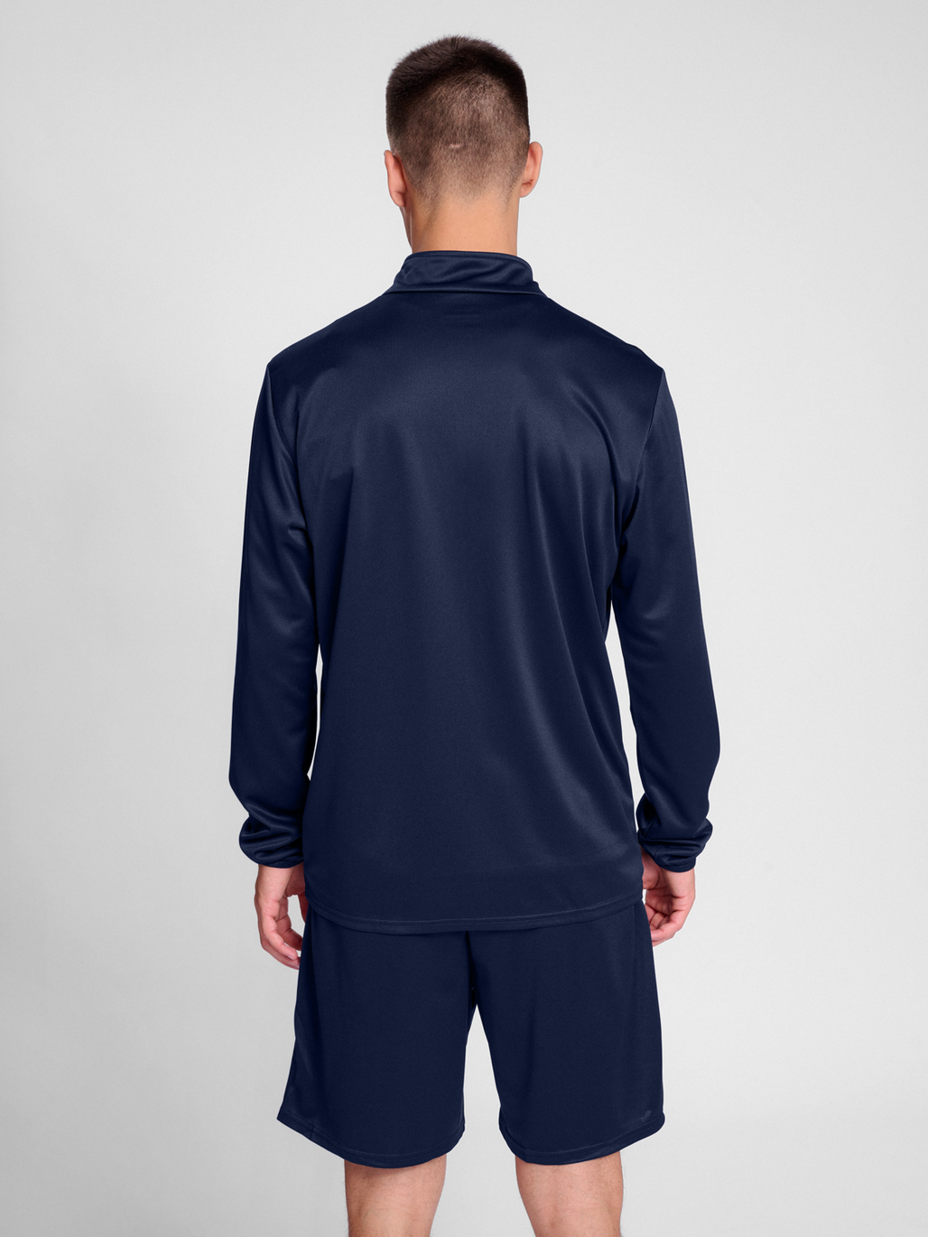 hmlESSENTIAL TRACK JACKET, MARINE, model