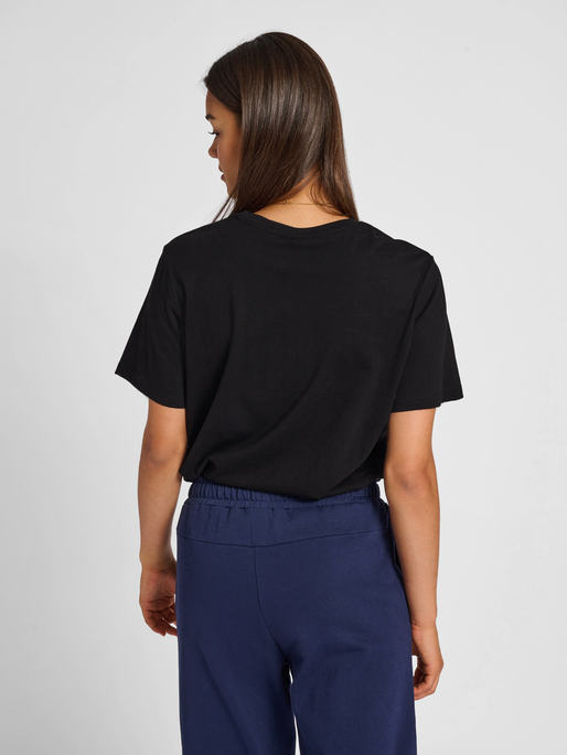 hmlIC MARTY T-SHIRT, BLACK, model