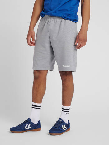 HMLGO COTTON BERMUDA SHORTS, GREY MELANGE, model
