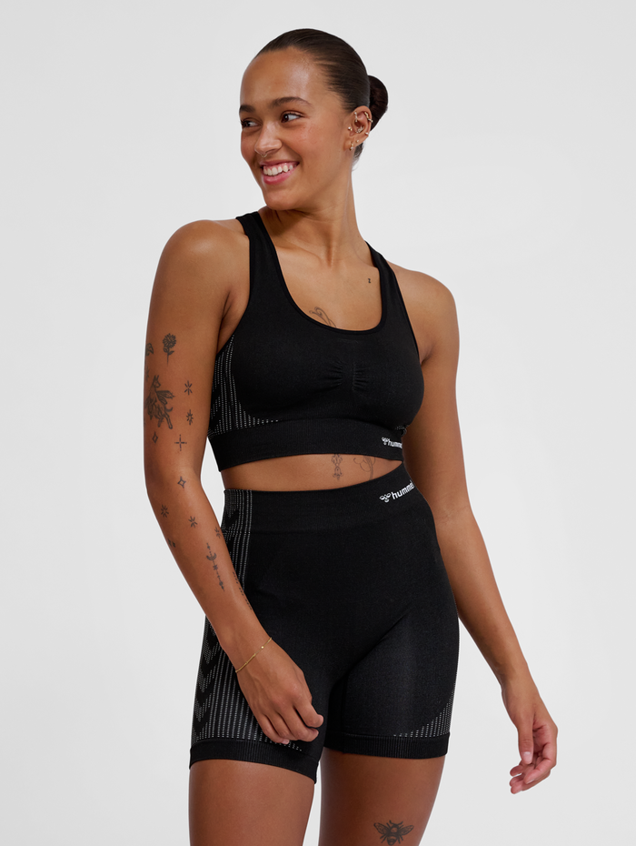 hmlMT SHAPING SEAMLESS PADDED BRA, BLACK, model