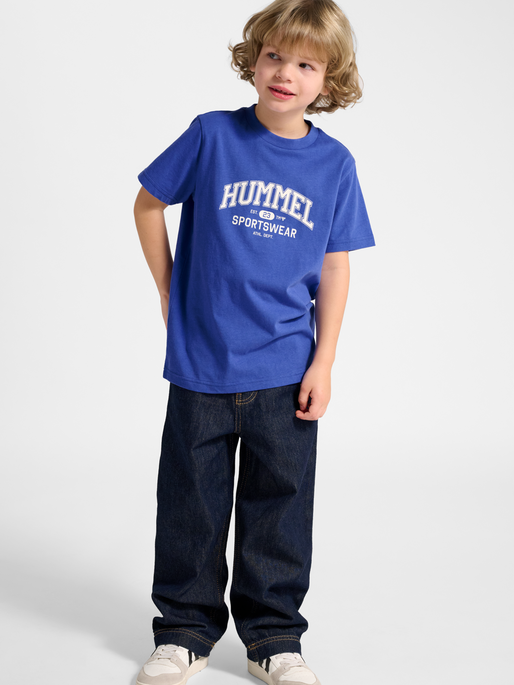 hmlJR REG GRAPHIC T-SHIRT S/S, DAZZLING BLUE, model
