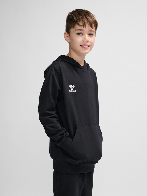 hmlGO 2.0 HOODIE KIDS, BLACK, model