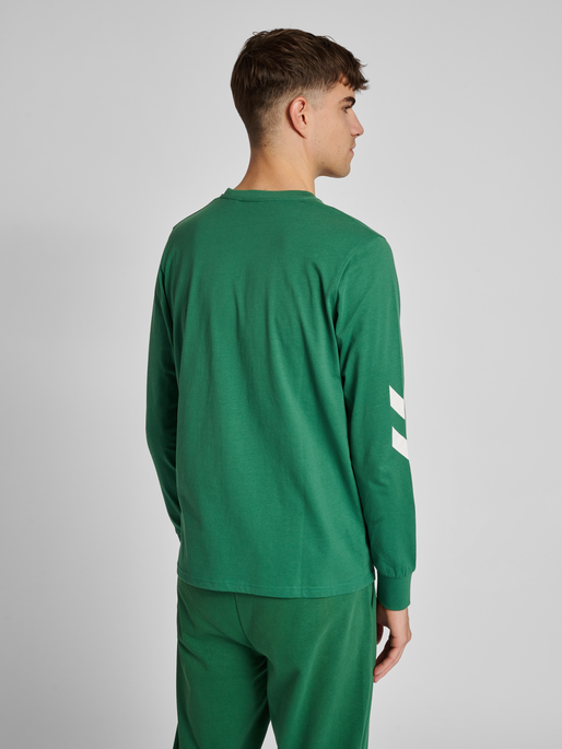 hmlLEGACY T-SHIRT L/S, FOLIAGE GREEN, model