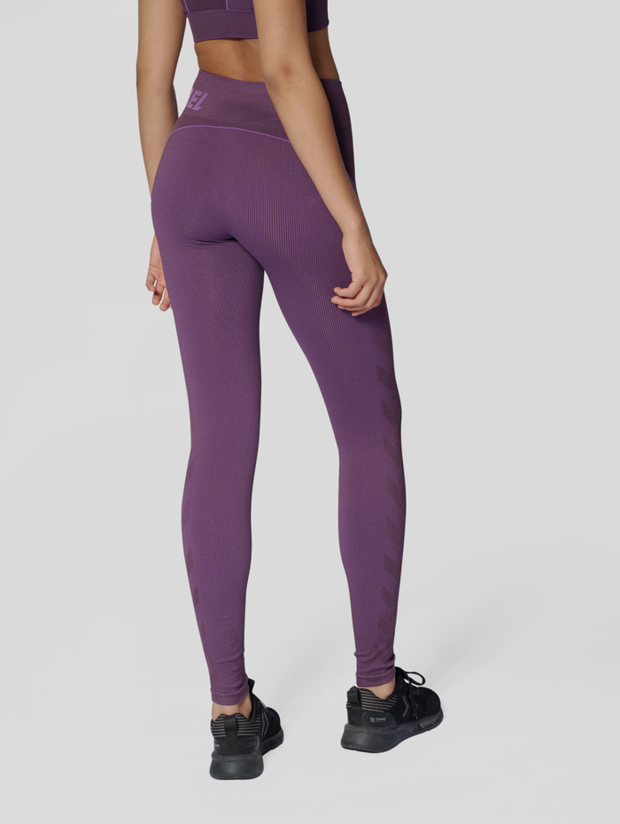 hmlTE CHRISTEL SEAMLESS MW TIGHTS, PLUM PERFECT/BELLFLOWER MELAN, model