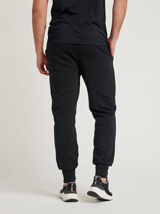 hmlAIDAN REGULAR PANTS, 2001, model