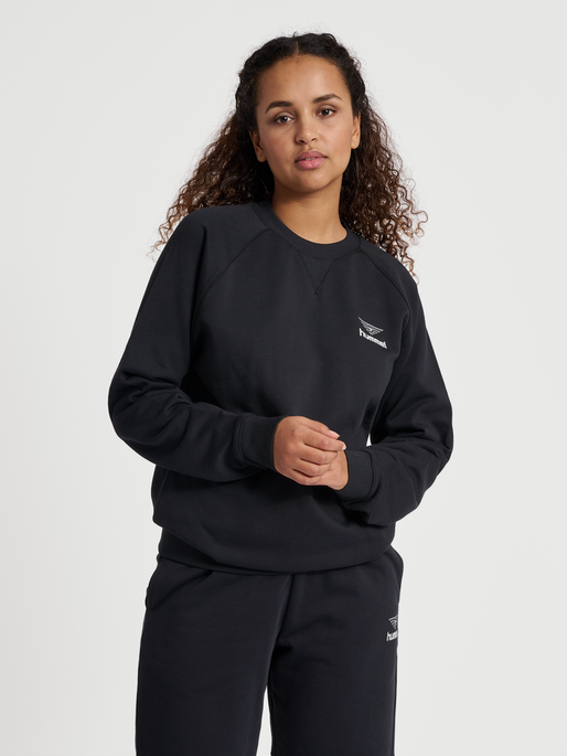 hmlHIVE WADE SWEATSHIRT, BLACK, model