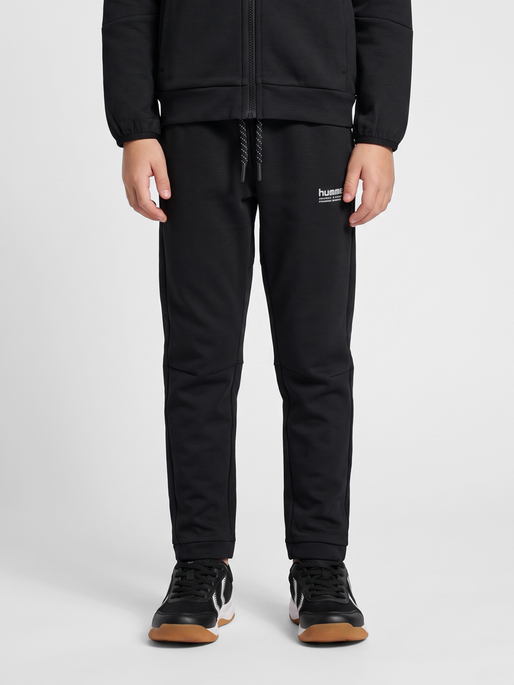 hmlJR TECH FLEECE PANTS, BLACK, model