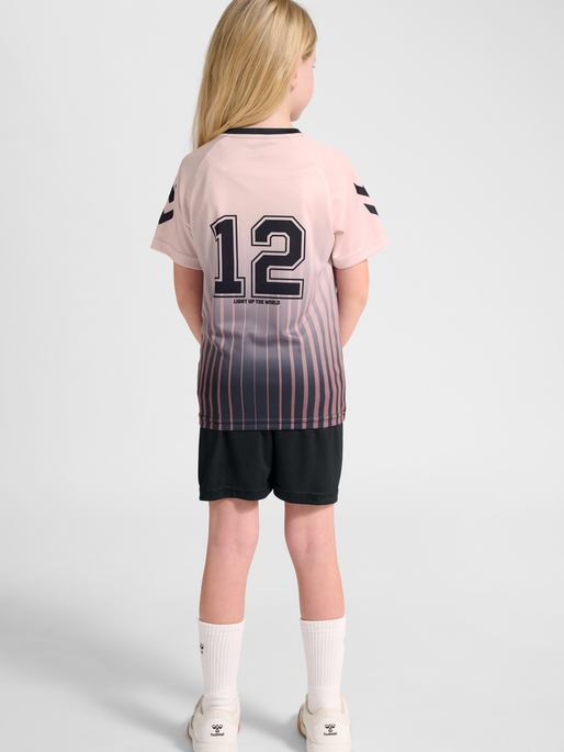 hmlSHIMMER SET, PALE LILAC, model