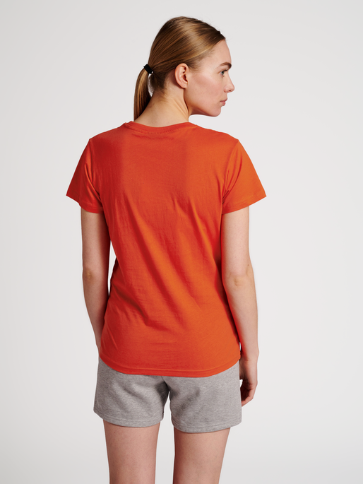 hmlGG12 T-SHIRT S/S WOMAN, CHERRY TOMATO, model