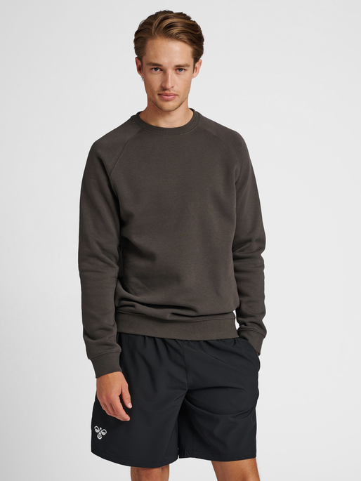 hmlRED HEAVY SWEATSHIRT, RAVEN, model