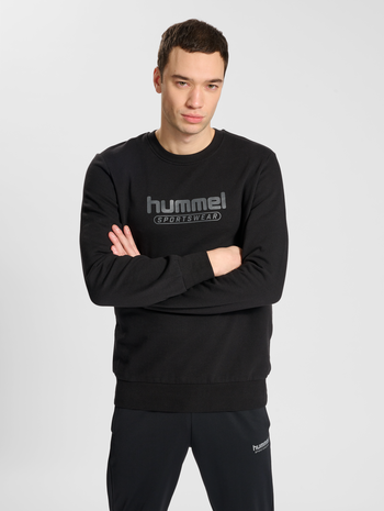 hmlBOOSTER SWEATSHIRT, BLACK, model