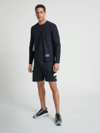 hmlALEC SHORTS, BLACK, model