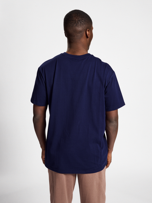 hmlLGC NATE T-SHIRT, 7666, model
