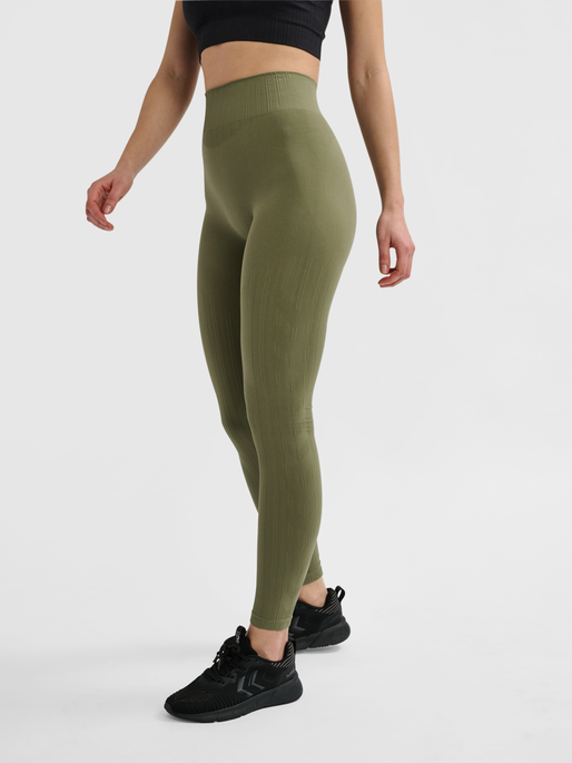 hmlMT DEFINE SEAML SCRUNCH TIGHTS, DEEP LICHEN GREEN, model